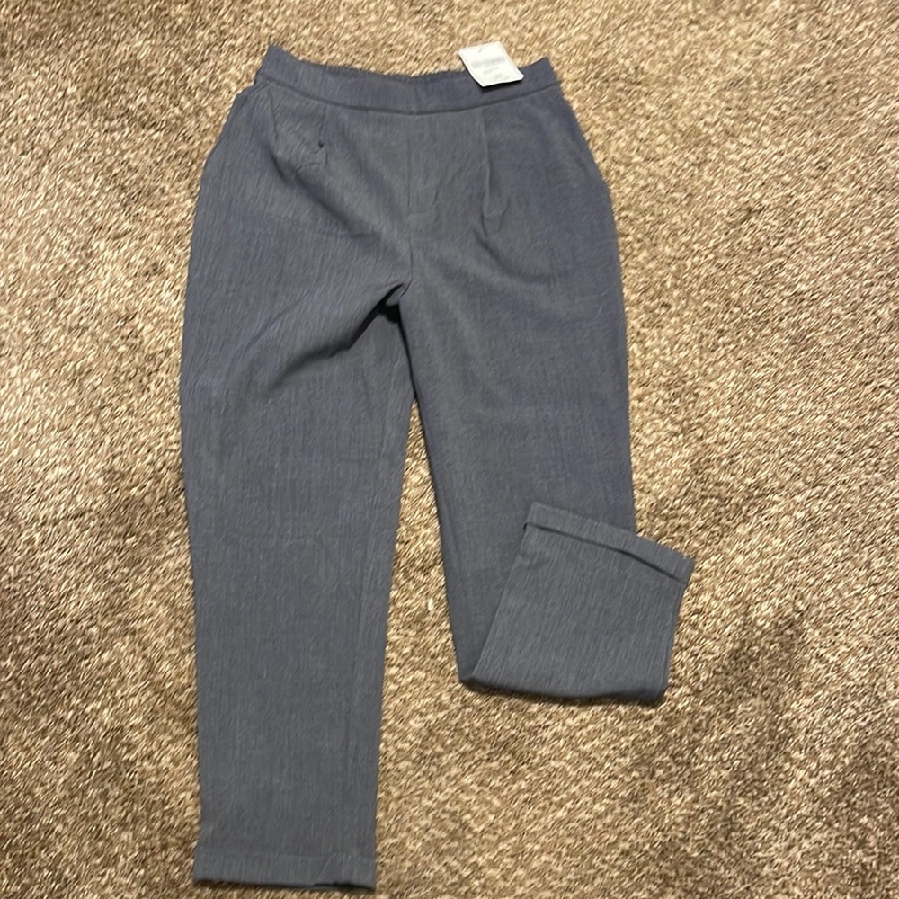 Forever 21 Grey pull on dress pants. Size medium.